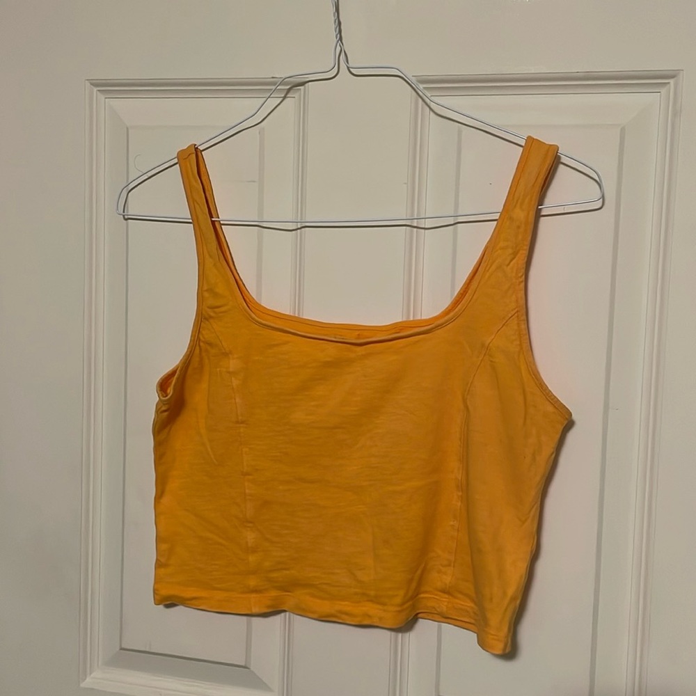 orange crop top!!🧡